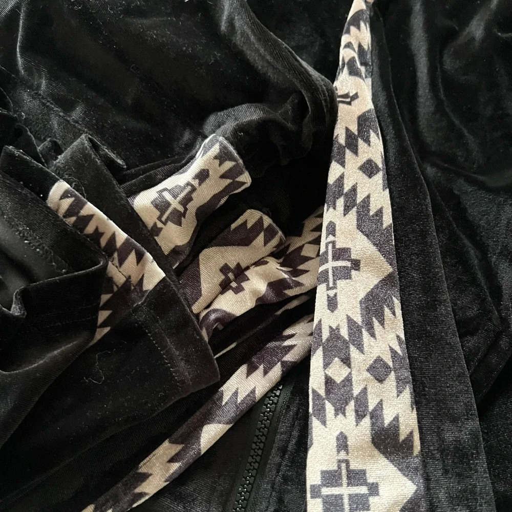 Black Velvet Two-Piece Set Aztec Patterned Side Trim jacket XL flare leg pants L - Picture 2 of 8